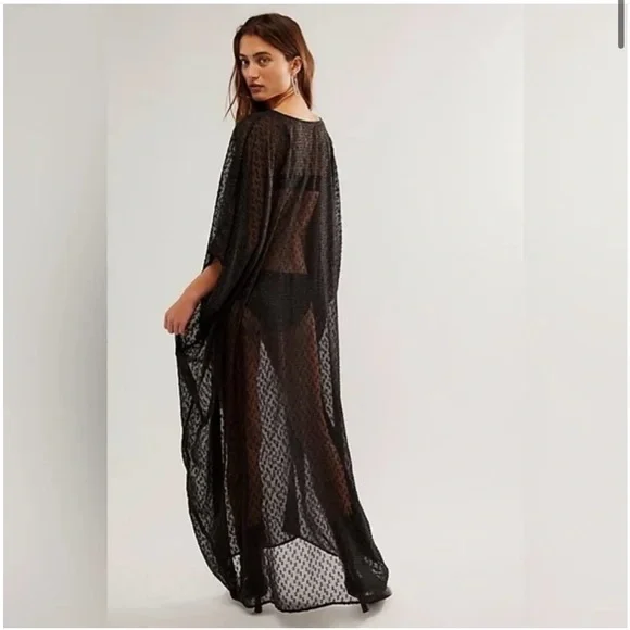 NWT FREE
PEOPLE Stevie
Sheer Kaftan
In Black MSRP
$98 - Picture 3 of 3